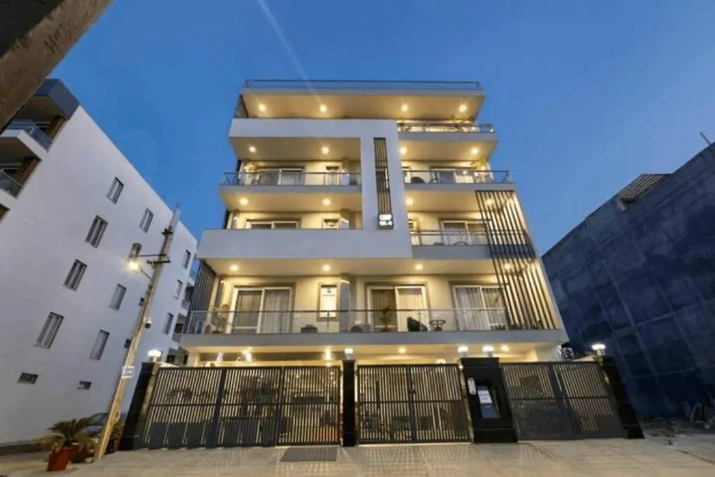 Villa Child Friendly Retreat W Balcony & Tub King Bed à Gurgaon Hébergement de vacances
