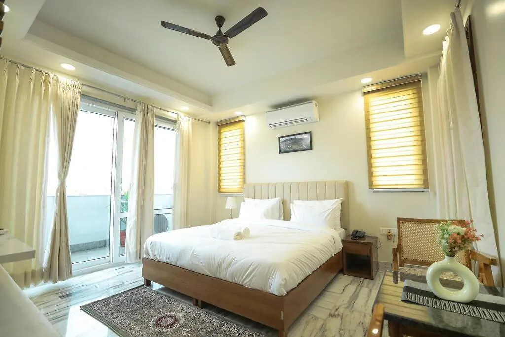 Villa Child Friendly Retreat W Balcony & Tub King Bed à Gurgaon Hébergement de vacances